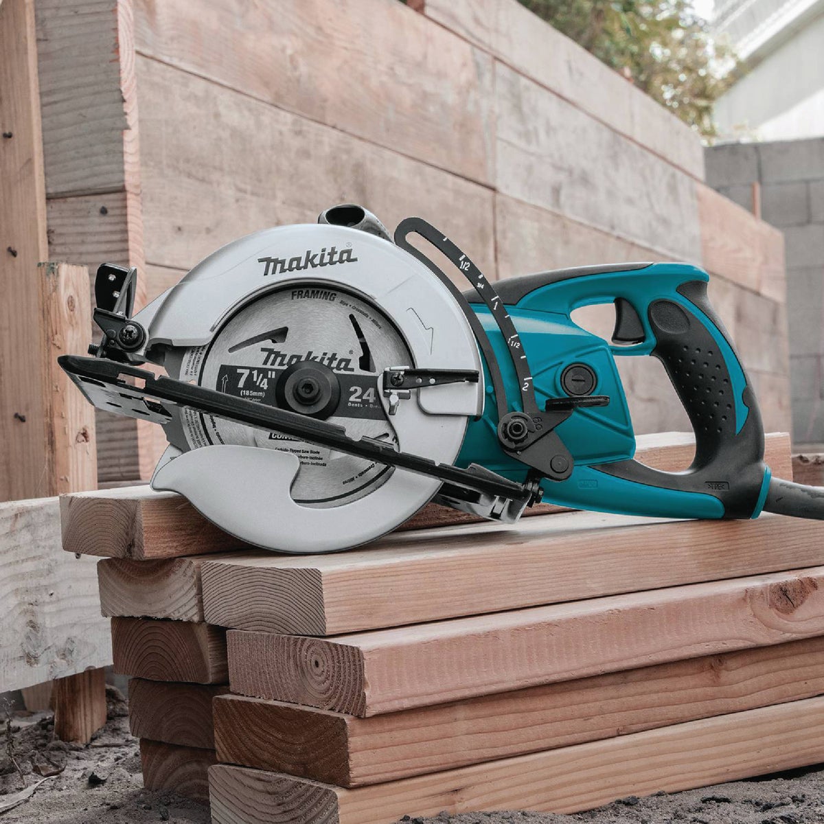 Makita 7-1/4 In. 15-Amp Worm Drive Circular Saw