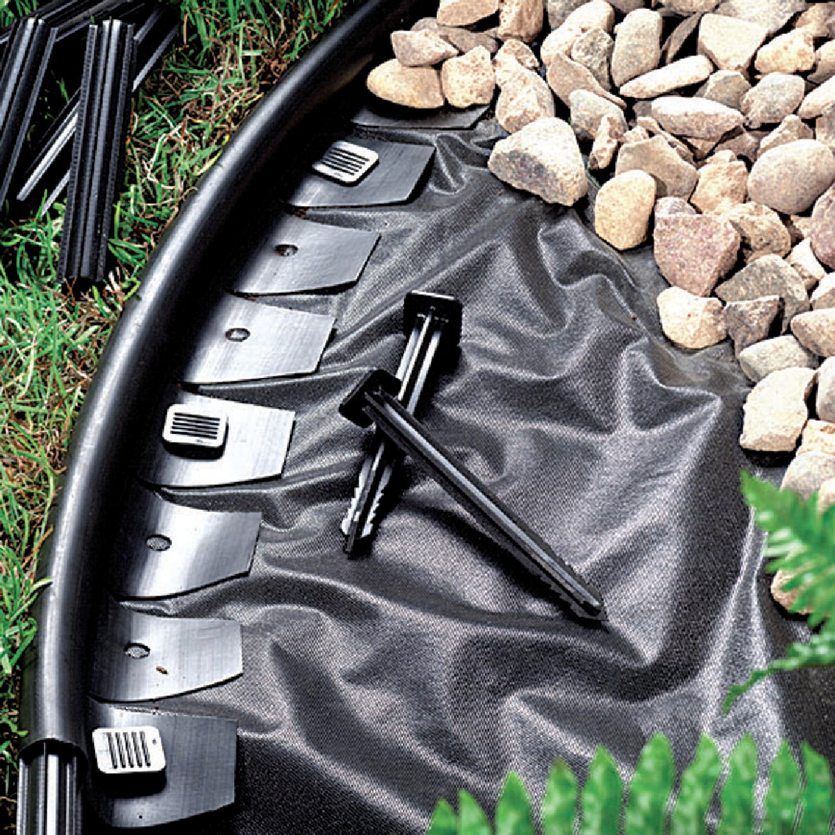 Master Mark Zip Edge 1 In. H. x 20 Ft. L. Black Recycled Plastic Lawn Edging