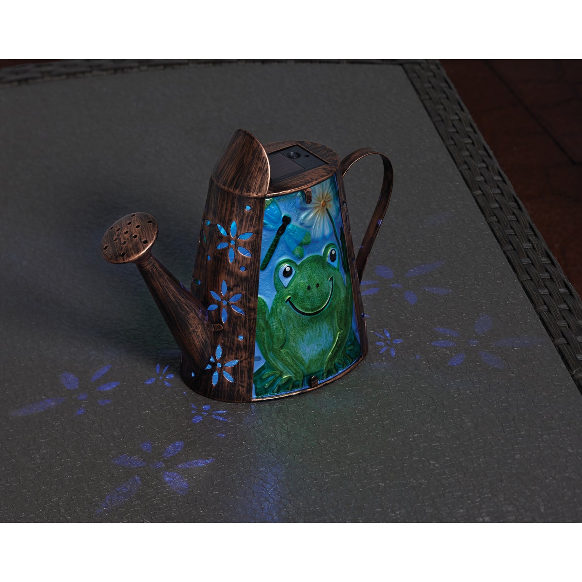 Outdoor Expressions Steel 11 In. W. x 8.5 In. H.x 4.5 In. D. Kettle Solar Light