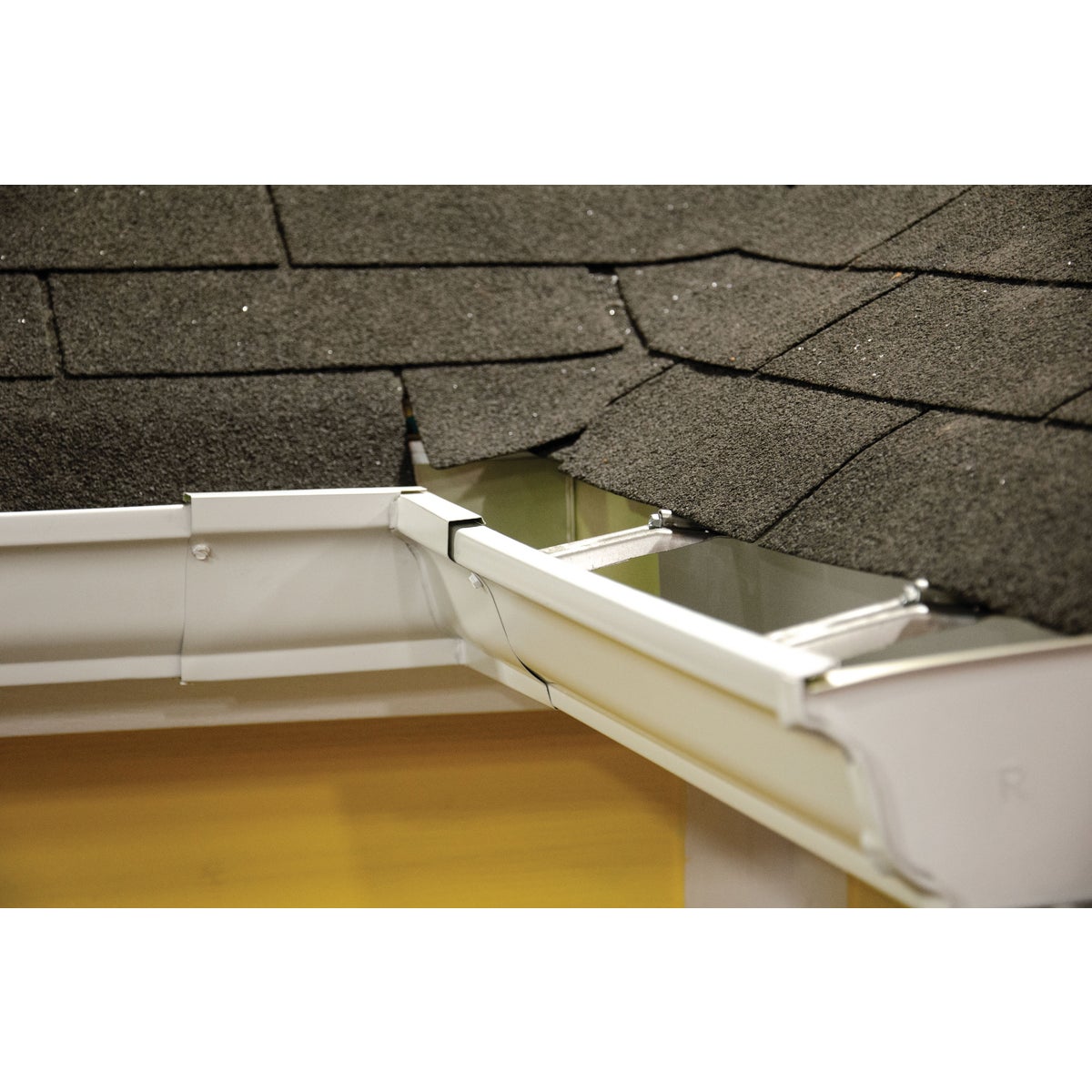 Spectra Metals 5 In. x 10 Ft. K-Style White High Tensile Aluminum Gutter