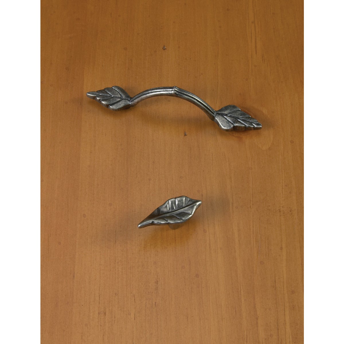 Laurey 3 In. Center-To-Center Antique Pewter Leaf Cabinet Pull