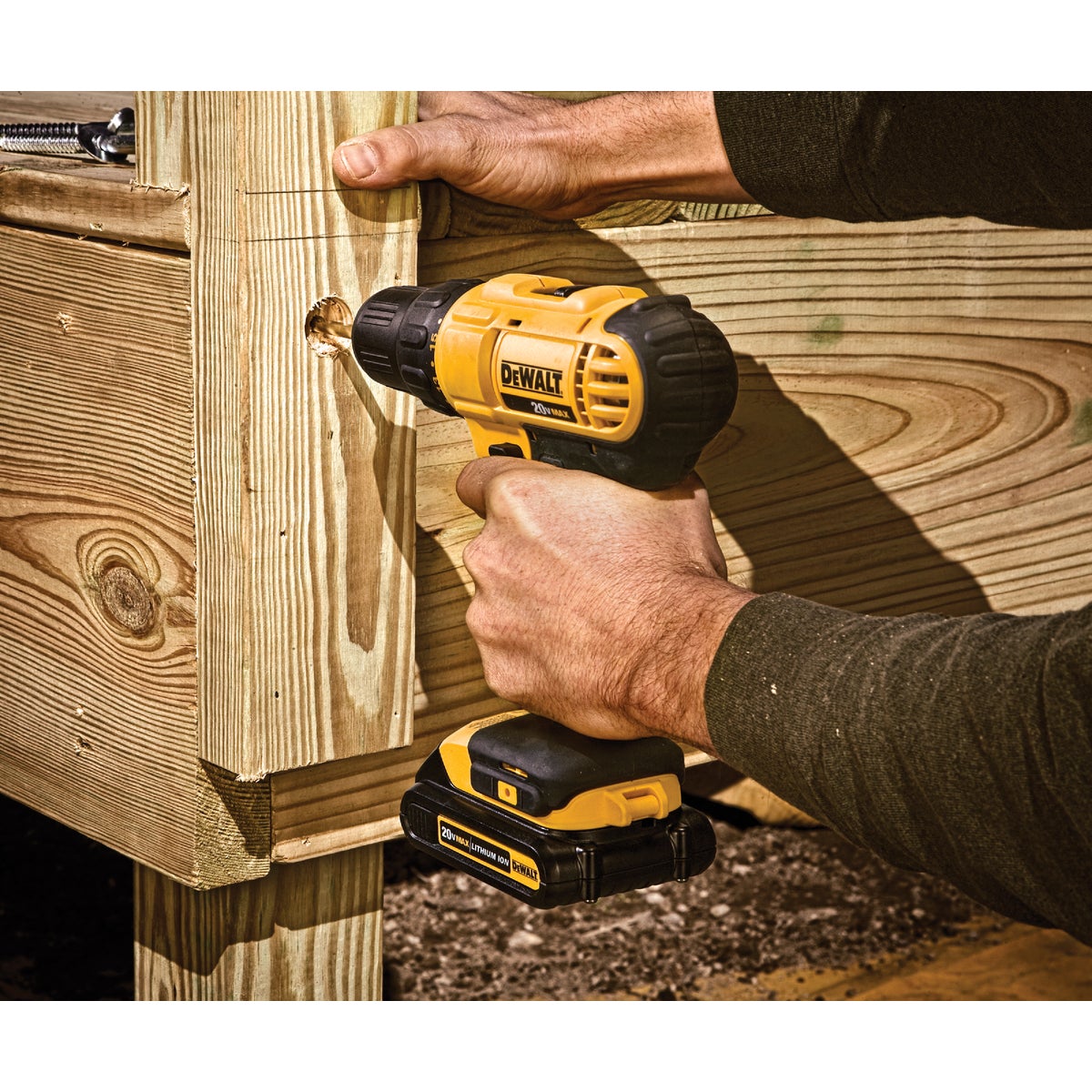 DeWalt 20 Volt MAX Lithium-Ion 1/2 In. Cordless Drill Kit