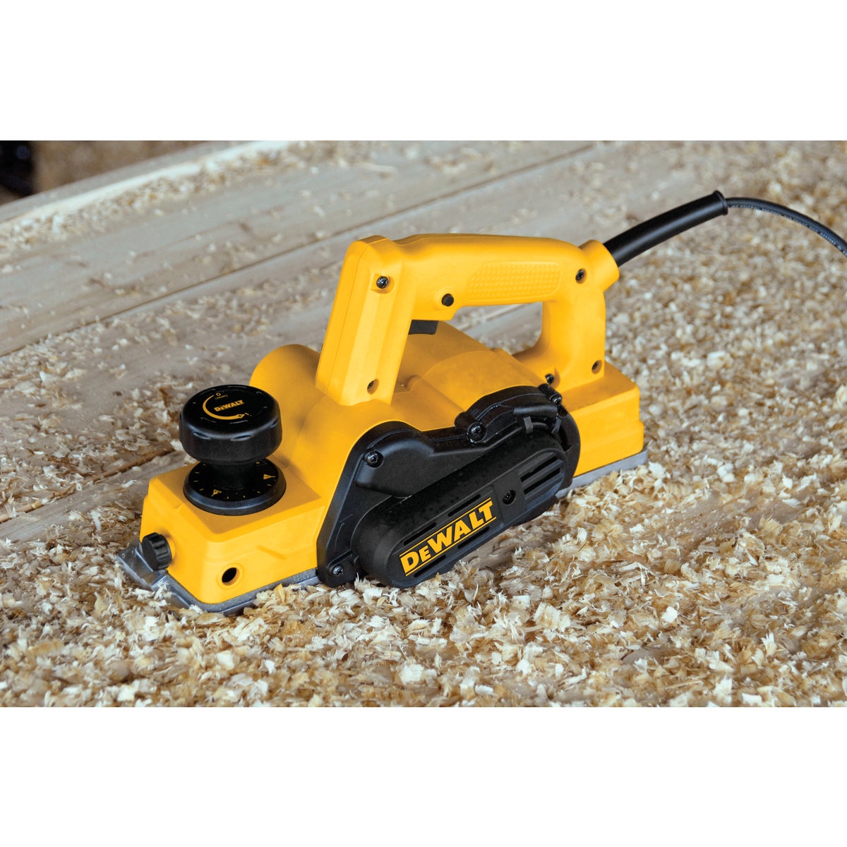 DeWalt 5.5A 3-1/4 In. 1/16 In. Planing Depth Planer