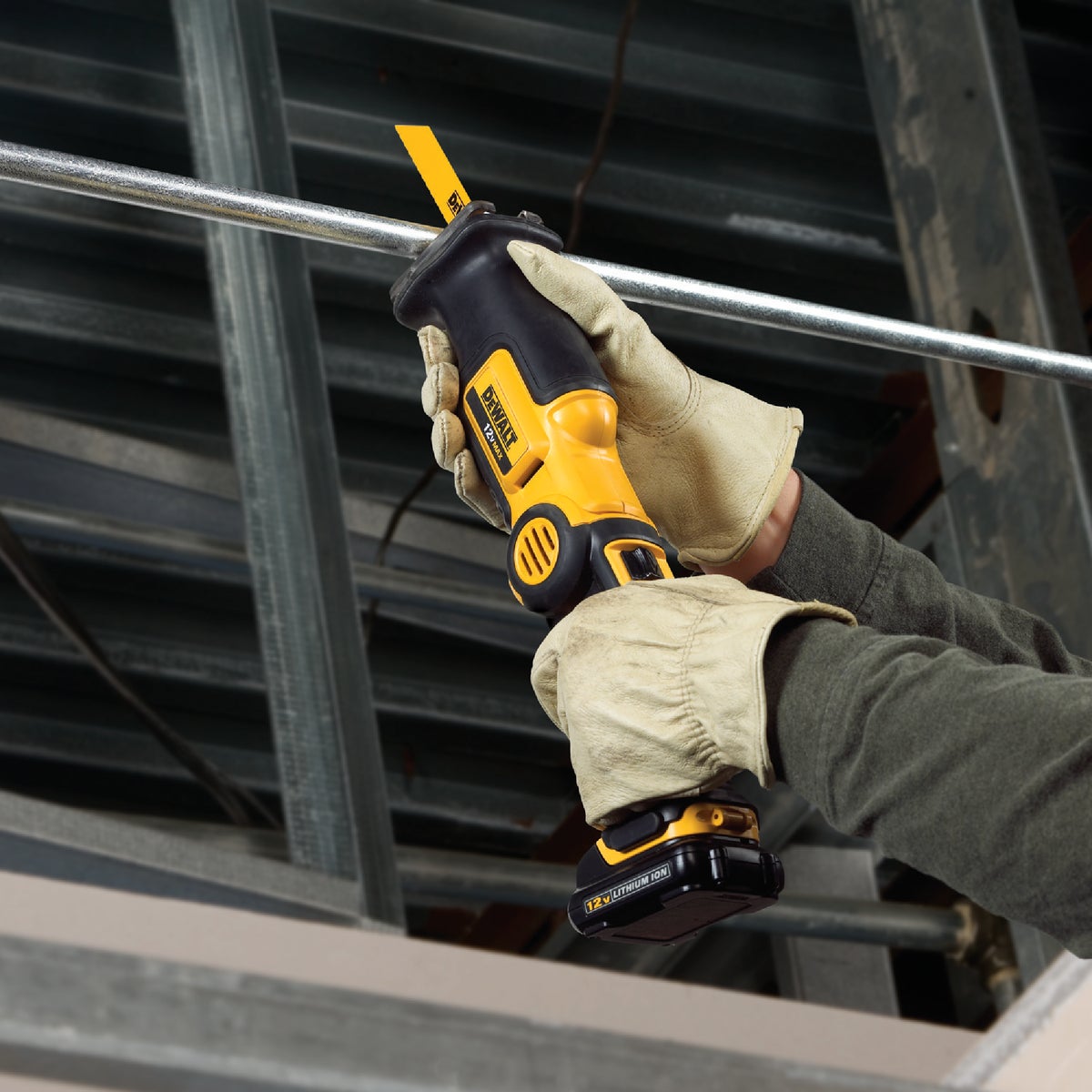 DeWalt 12 Volt MAX Lithium-Ion Pivoting Cordless Reciprocating Saw Kit