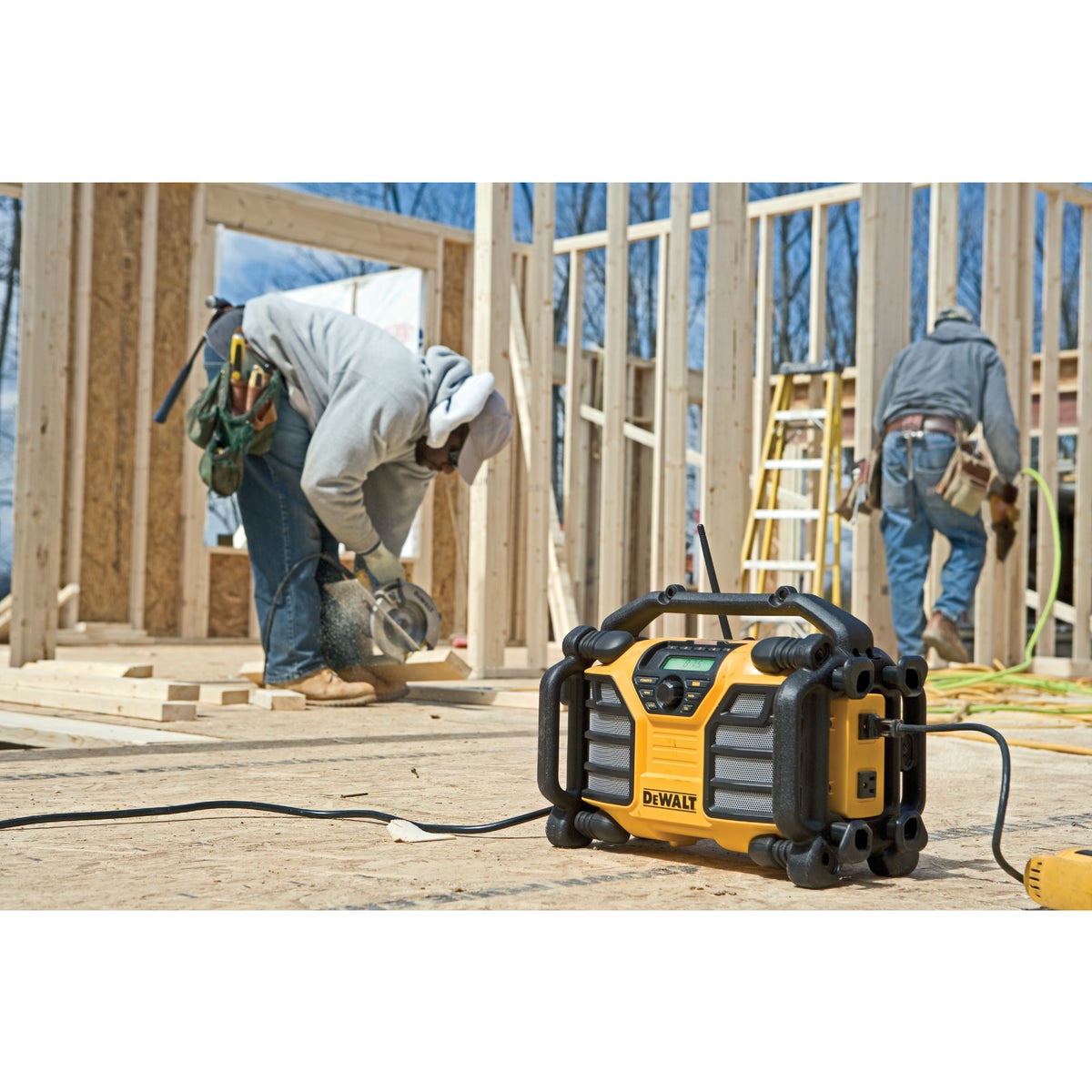 DeWalt 12-Volt/20-Volt MAX Lithium-Ion Jobsite Radio and Charger