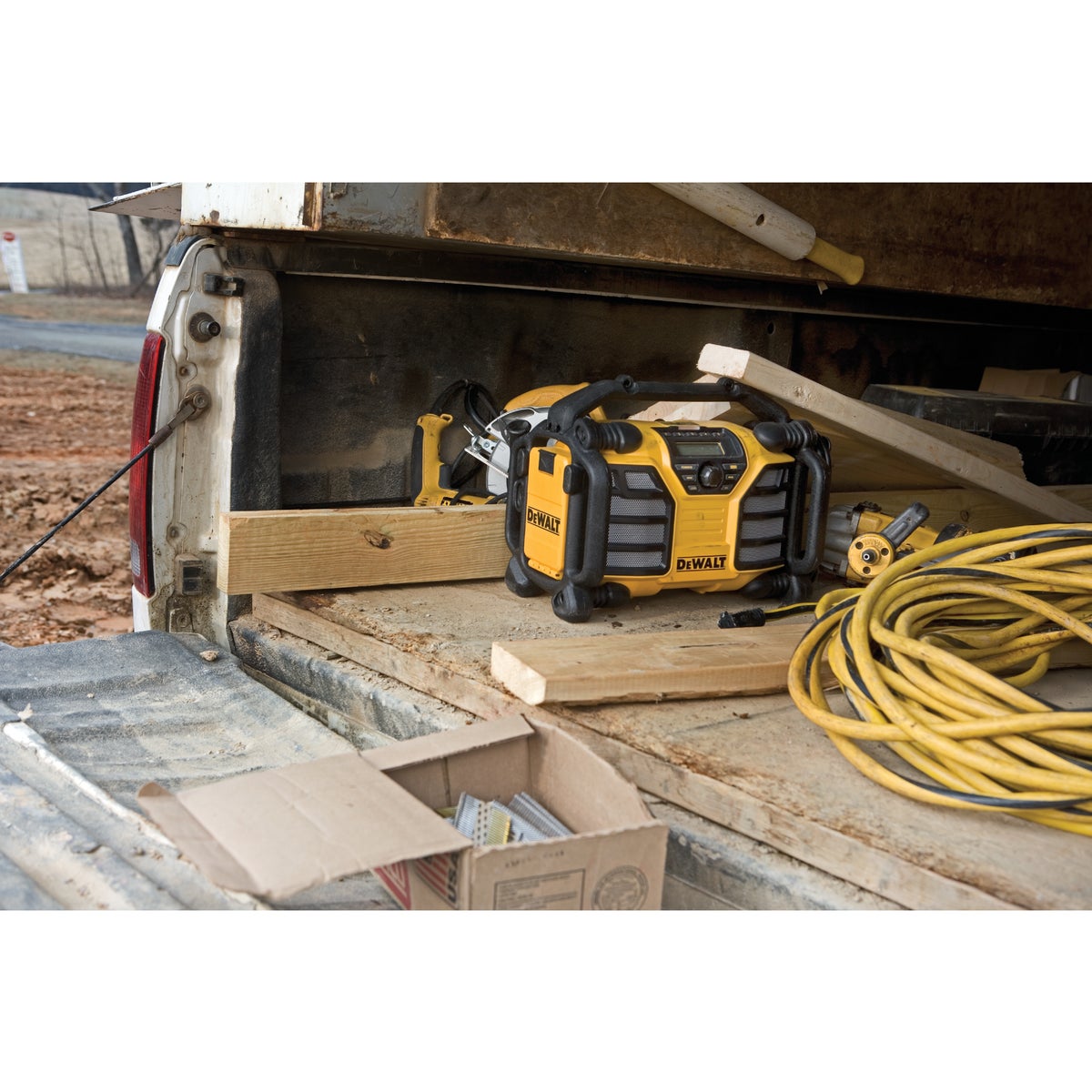 DeWalt 12-Volt/20-Volt MAX Lithium-Ion Jobsite Radio and Charger