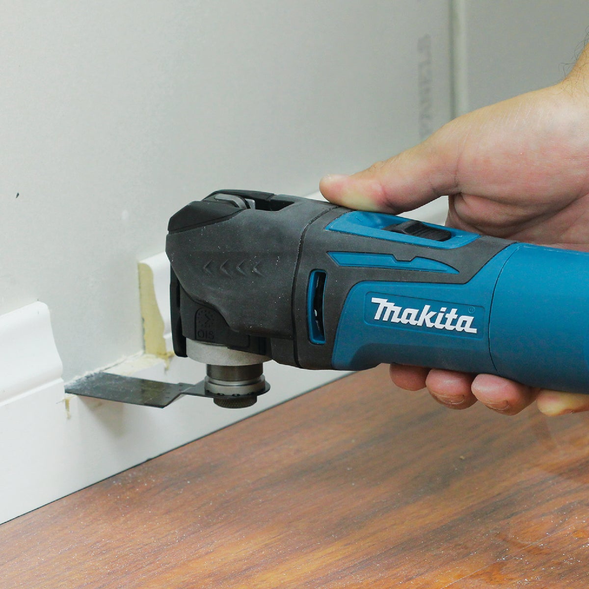 Makita 3-Amp Oscillating Tool Kit