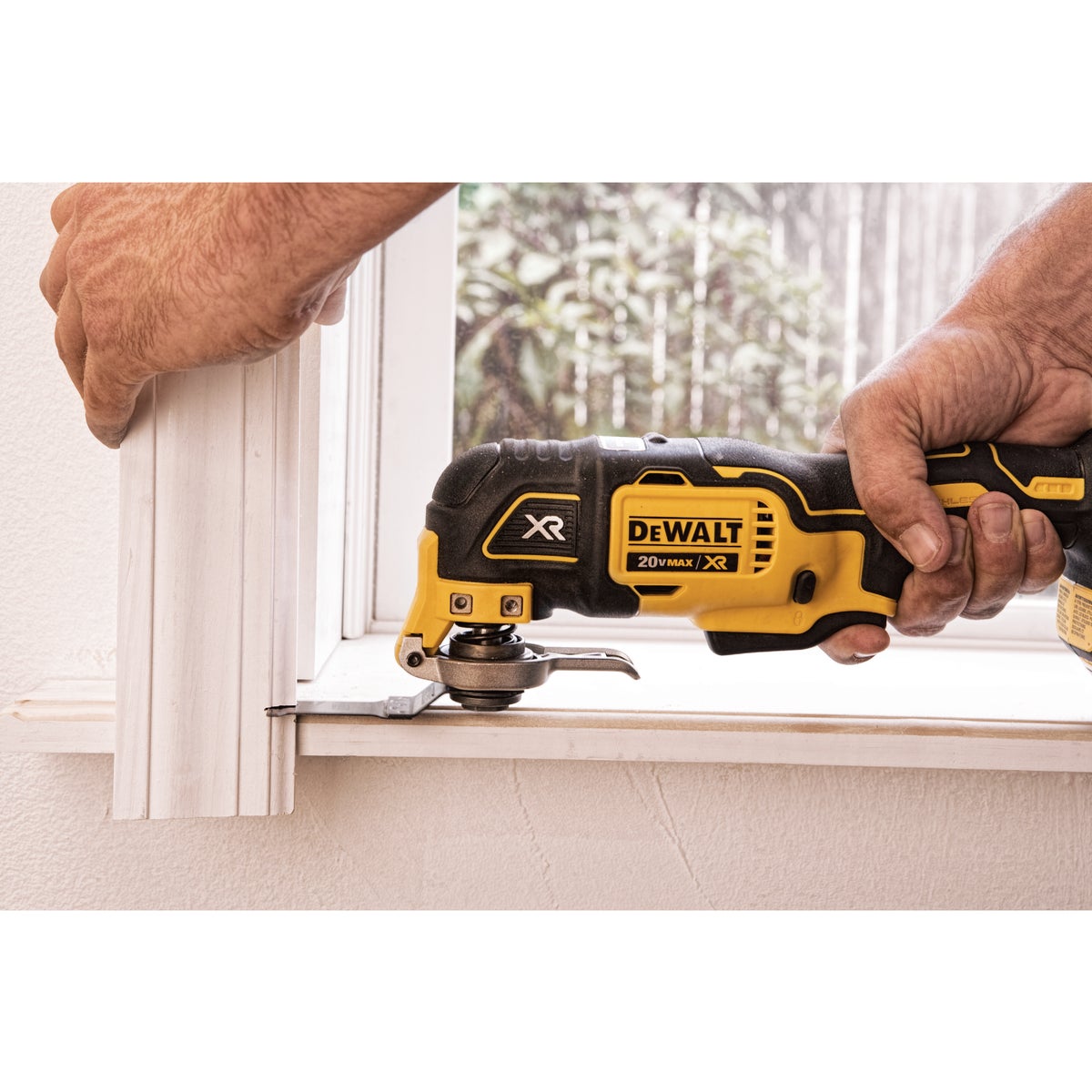 DeWalt 20 Volt MAX XR Lithium-Ion Brushless Cordless Oscillating Tool (Bare Tool)