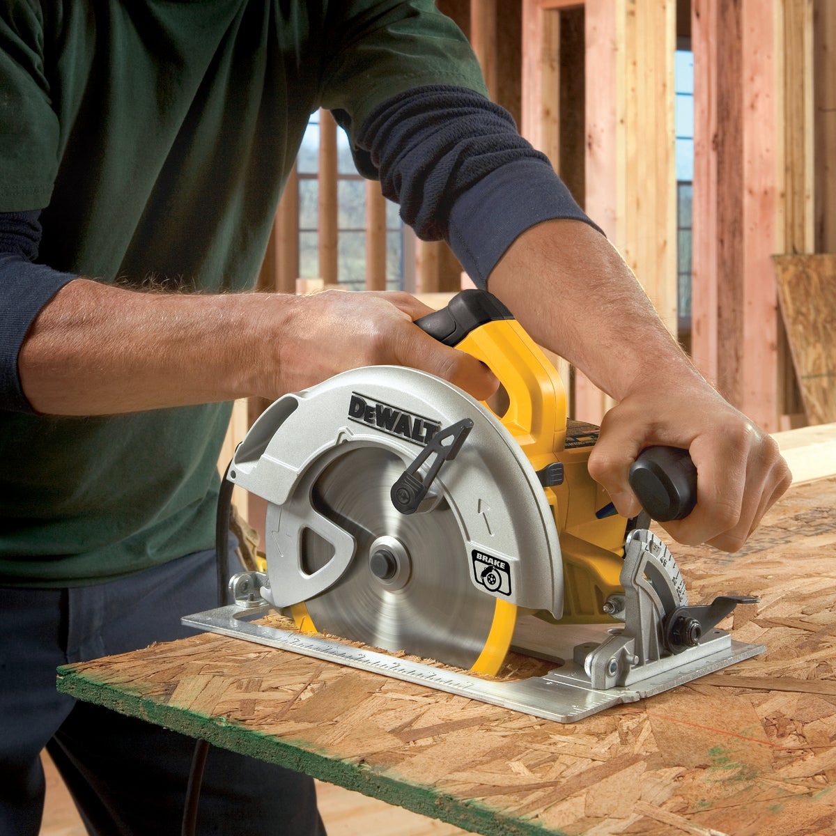 DeWalt 7-1/4 In. 15-Amp Circular Saw with Electric Brake