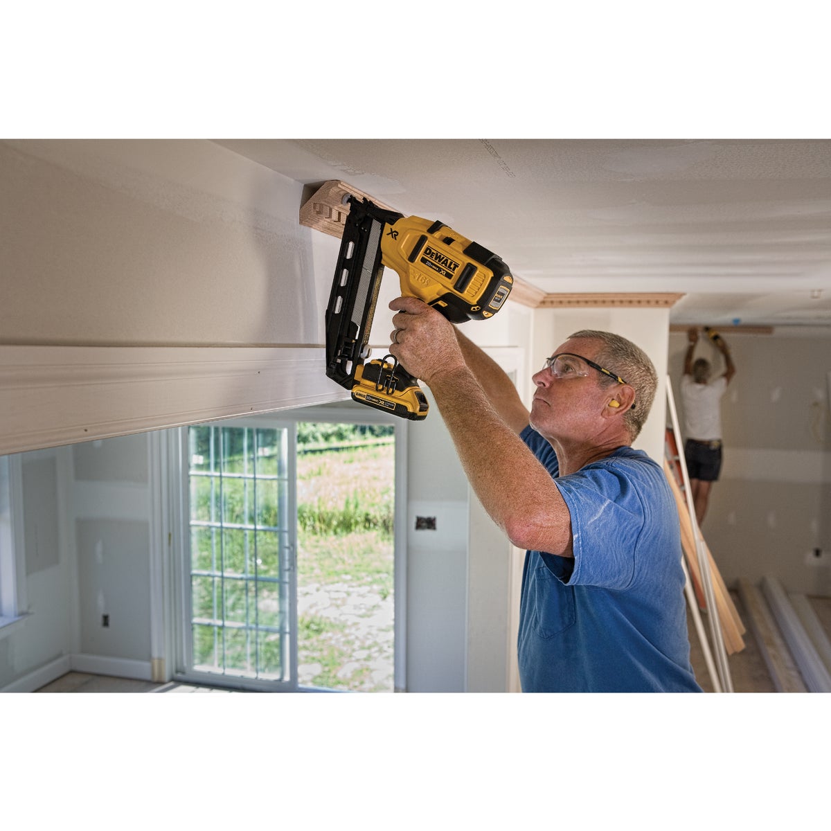 DeWalt 20 Volt MAX XR Lithium-Ion 16-Gauge 2-1/2 In. Angled Cordless Finish Nailer Kit