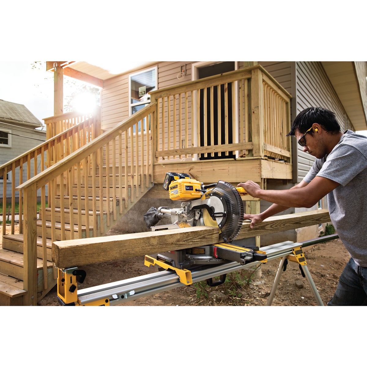 DeWalt Flexvolt 120-Volt MAX Lithium-Ion Brushless 12 In. Dual-Bevel Sliding Compound Cordless Miter Saw Kit