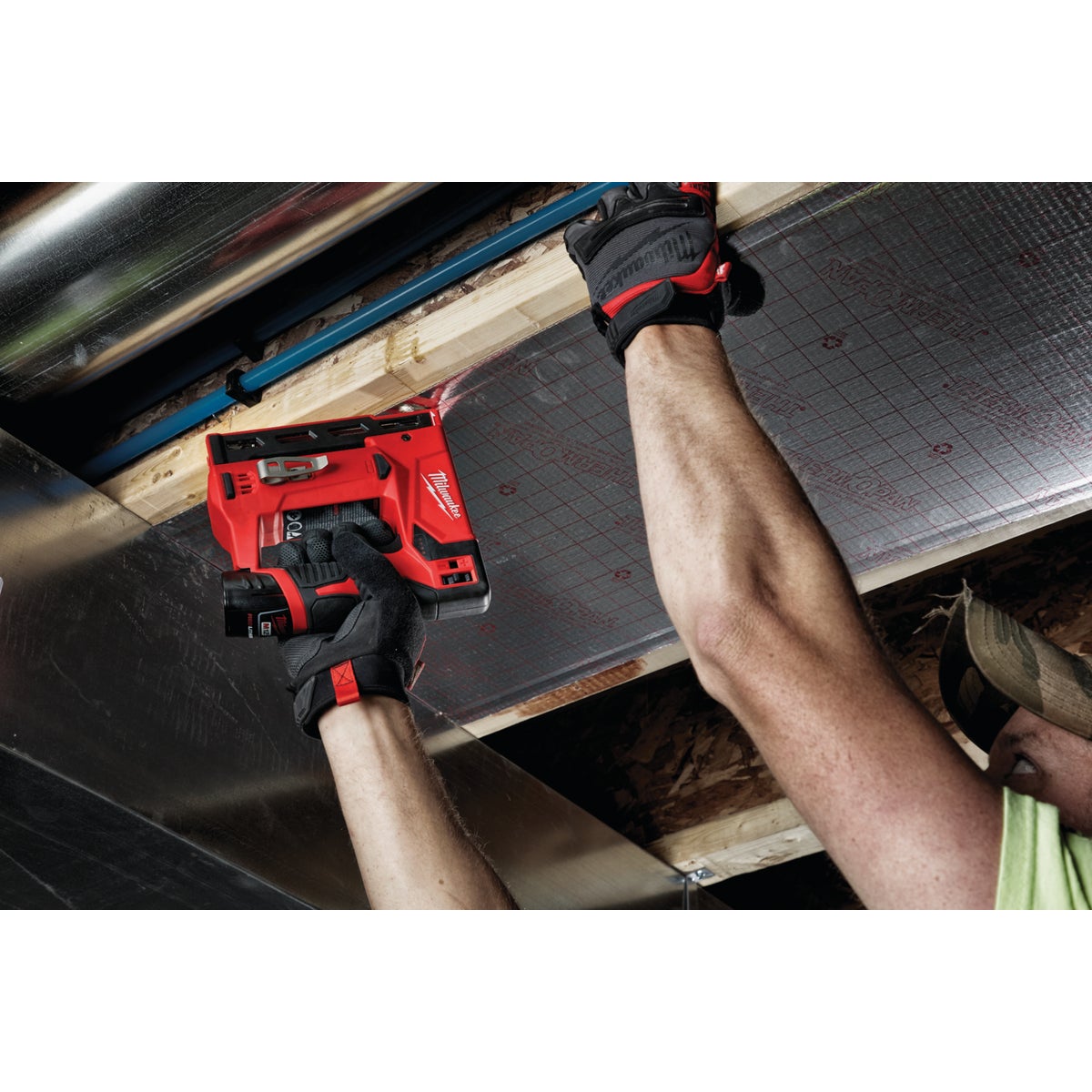 Milwaukee M12 12-Volt Lithium-Ion 3/8 In. Crown Cordless Finish Stapler Kit