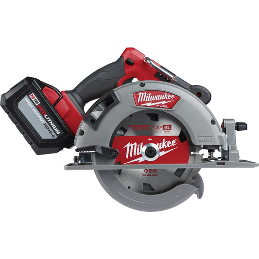 Milwaukee M18 FUEL 18 Volt Lithium-Ion Brushless 7-1/4 In. Cordless Circular Saw Kit