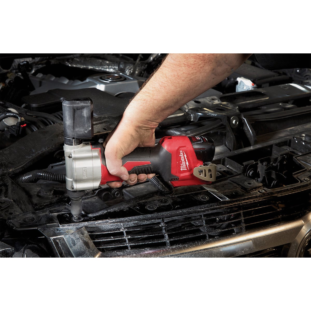 Milwaukee M12 12 Volt Lithium-Ion Cordless Rivet Tool (Bare Tool)