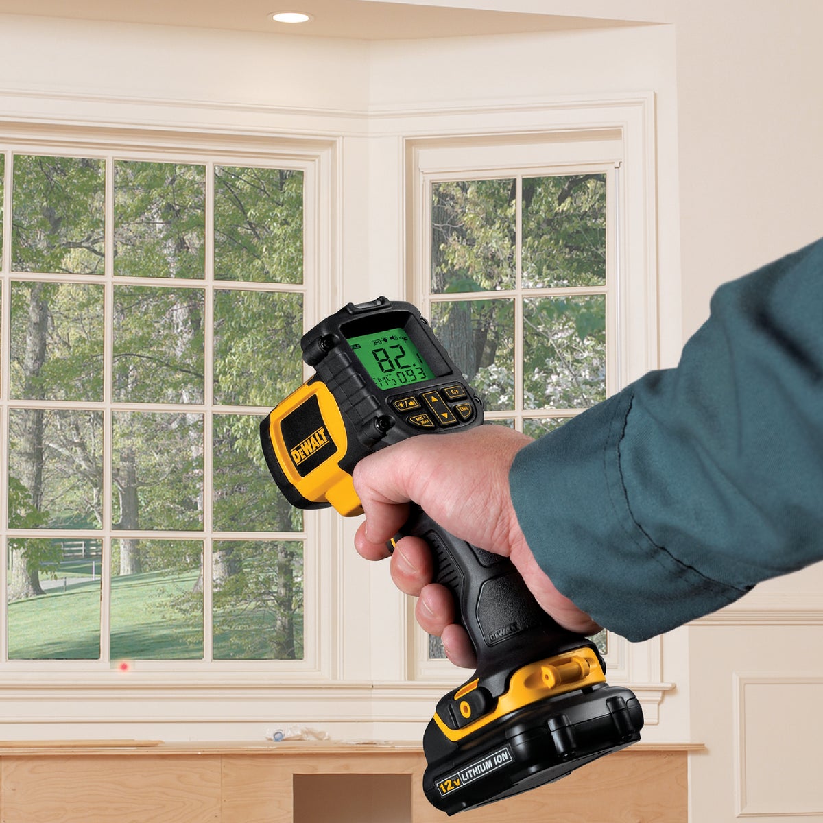 DeWalt 12V MAX Infrared Thermometer Kit