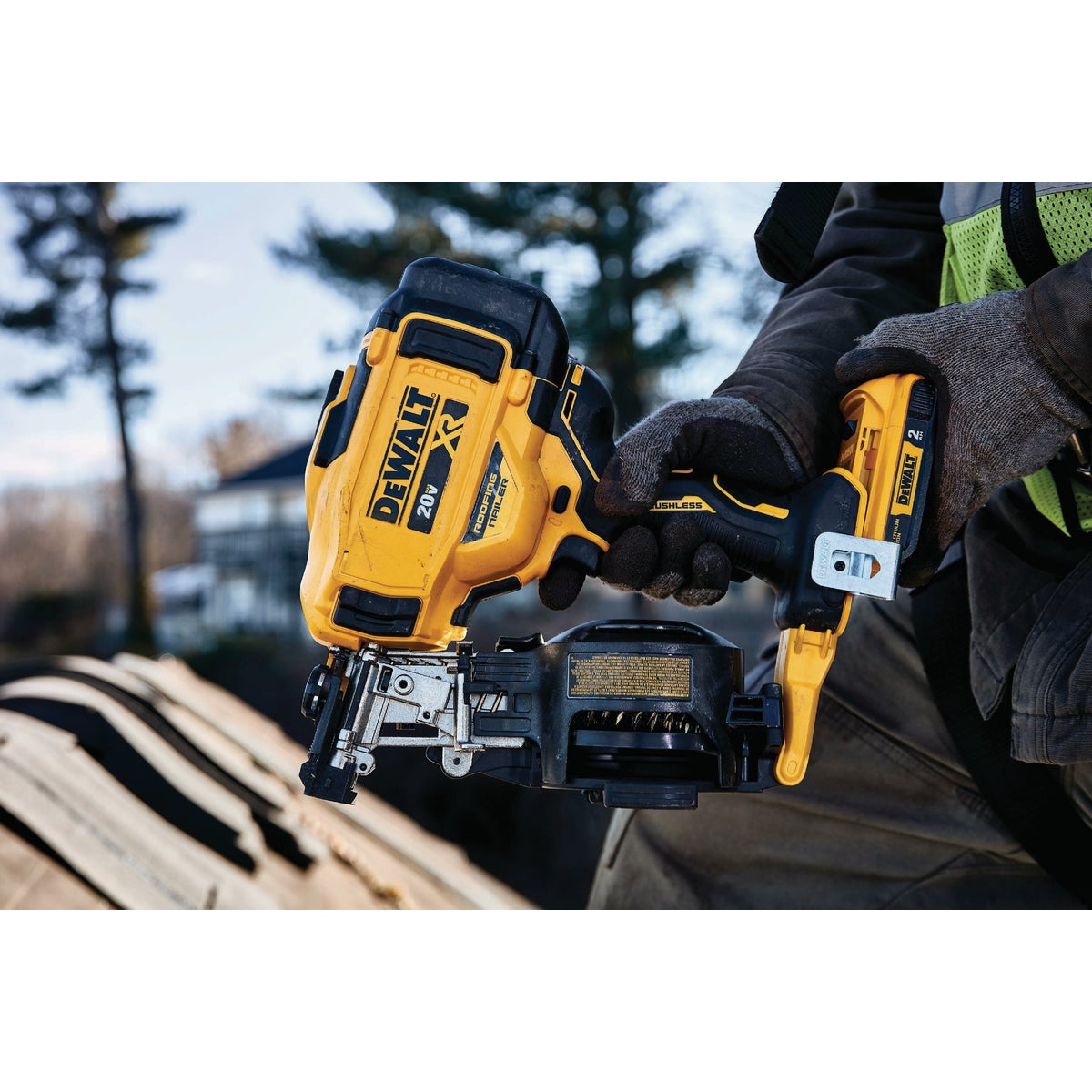 DeWAlt 20V MAX 15 Degree Cordless Coil Roofing Nailer (Bare Tool)