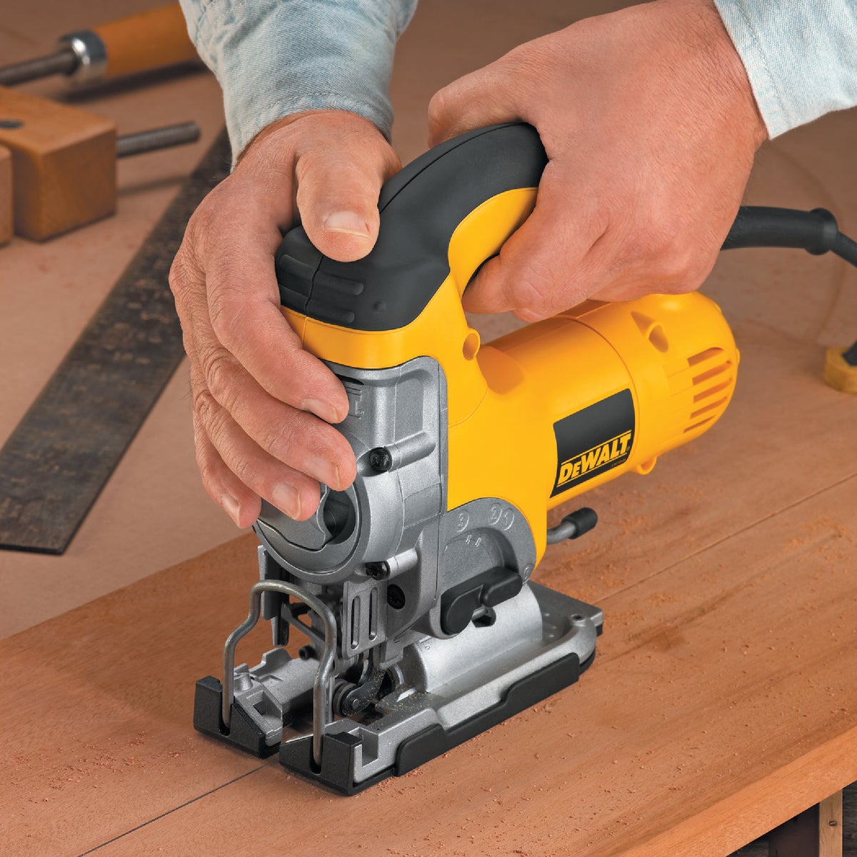 DeWalt 6.5A 4-Position 500-3100 SPM Jig Saw Kit