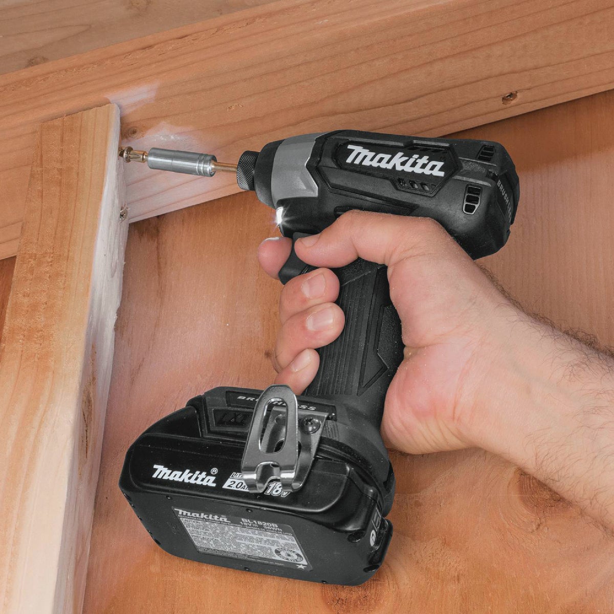 Makita 18 Volt LXT Lithium-Ion Brushless 1/4 In. Hex Sub-Compact Cordless Impact Driver Kit