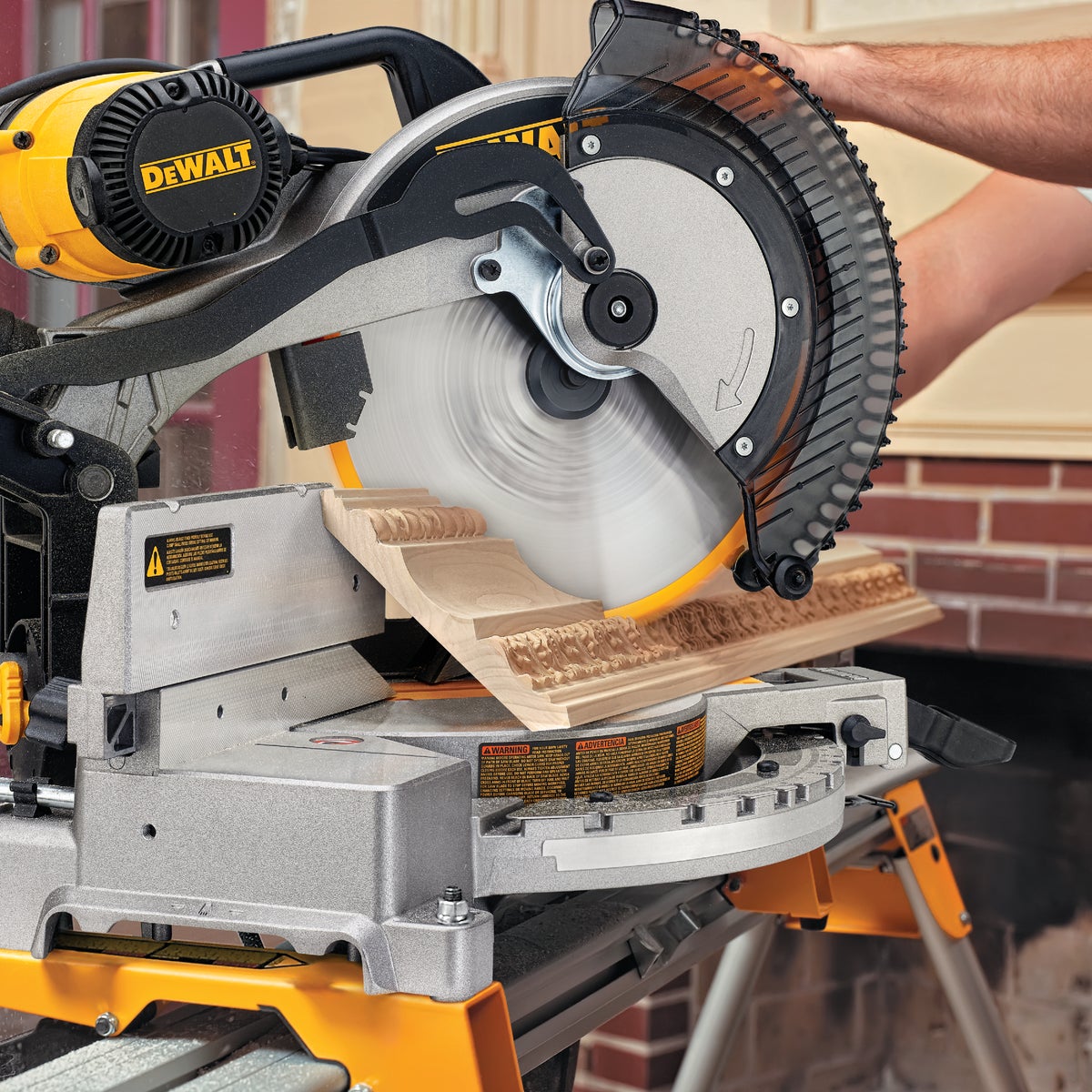 DeWalt 12 In. 15-Amp Dual-Bevel Compound Miter Saw