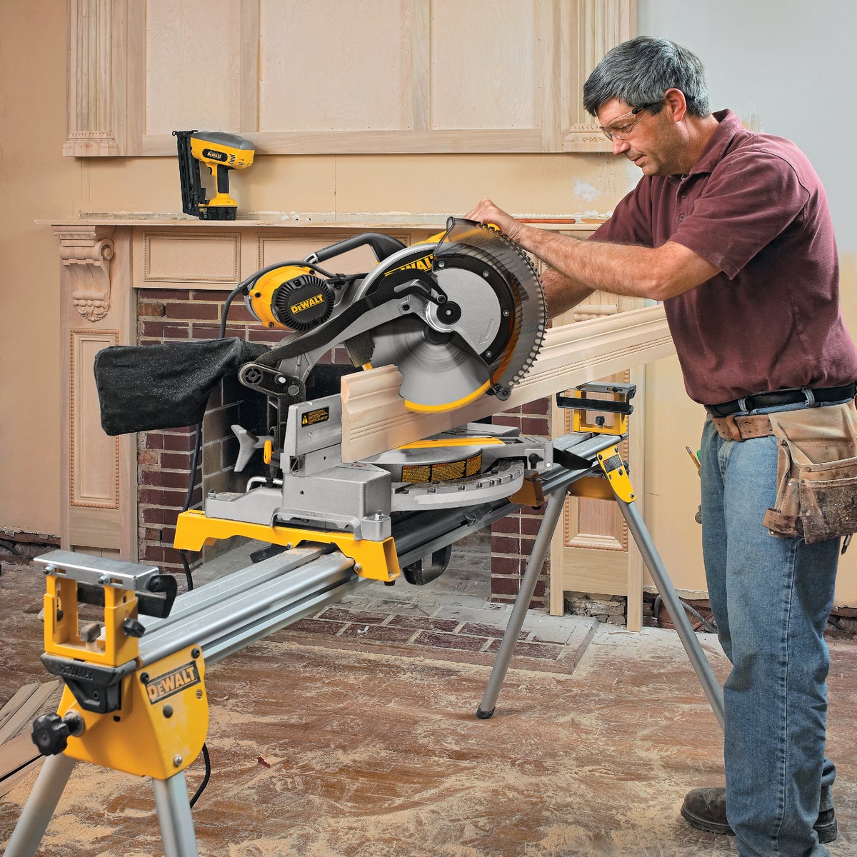 DeWalt 12 In. 15-Amp Dual-Bevel Compound Miter Saw