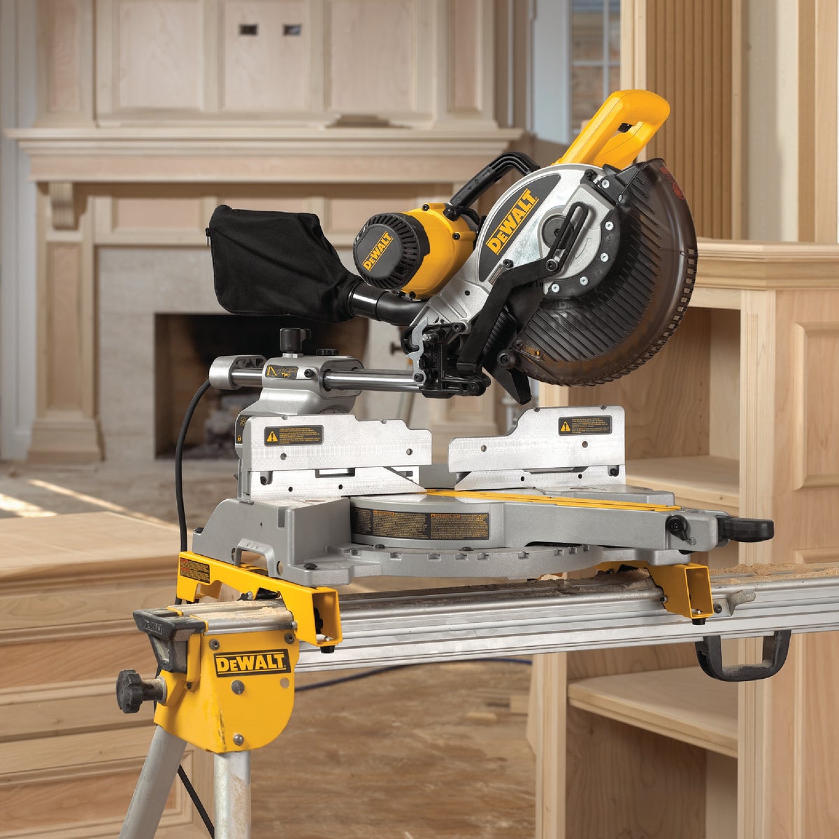 DeWalt 10 In. 15-Amp Dual-Bevel Sliding Compound Miter Saw