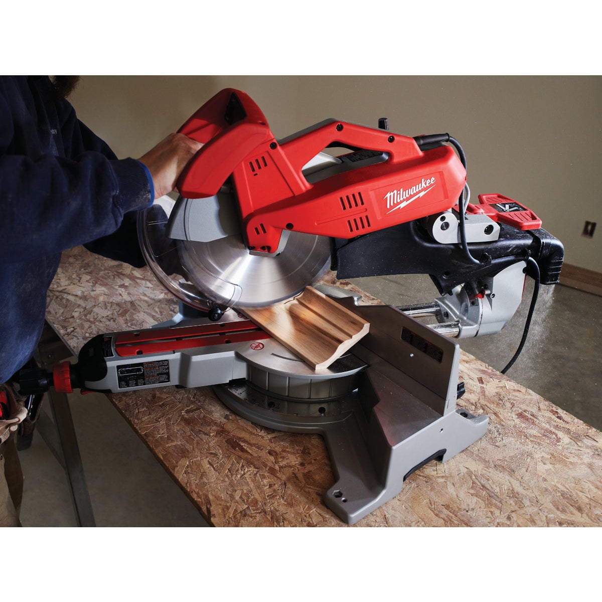 Milwaukee 12 In. 15-Amp Dual-Bevel Sliding Compound Miter Saw