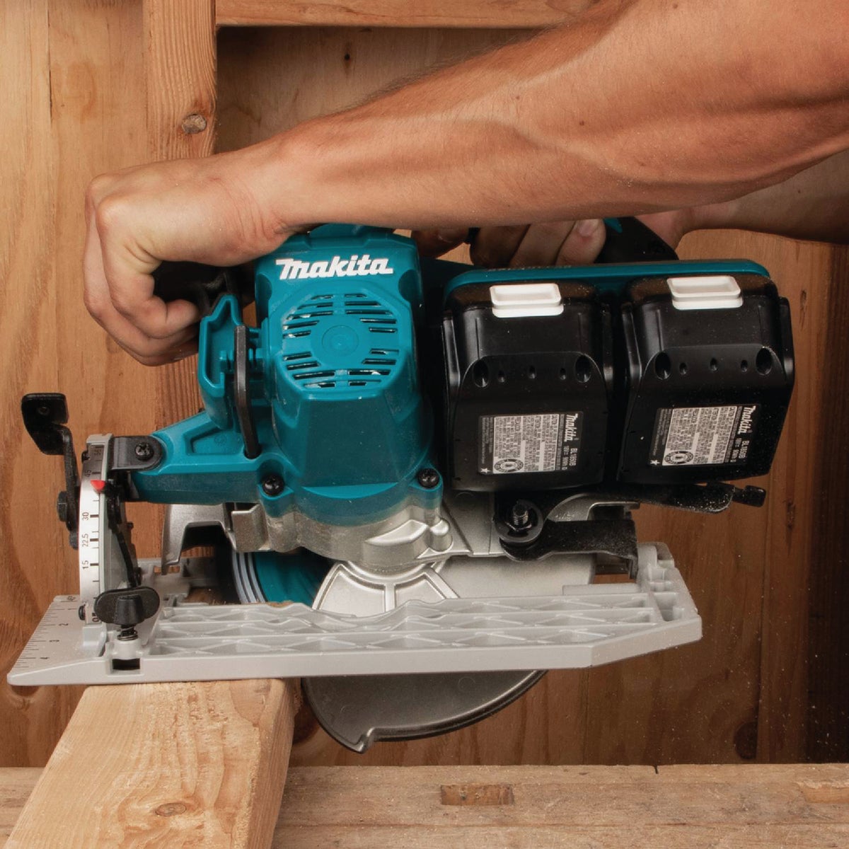 Makita 18 Volt X2 LXT Lithium-Ion Brushless 7-1/4 In. Cordless Circular Saw Kit