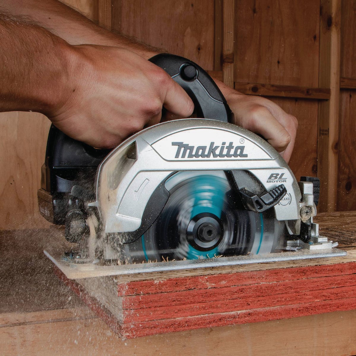 Makita 18 Volt LXT Lithium-Ion Brushless 6-1/2 In. Sub-Compact Cordless Circular Saw Kit