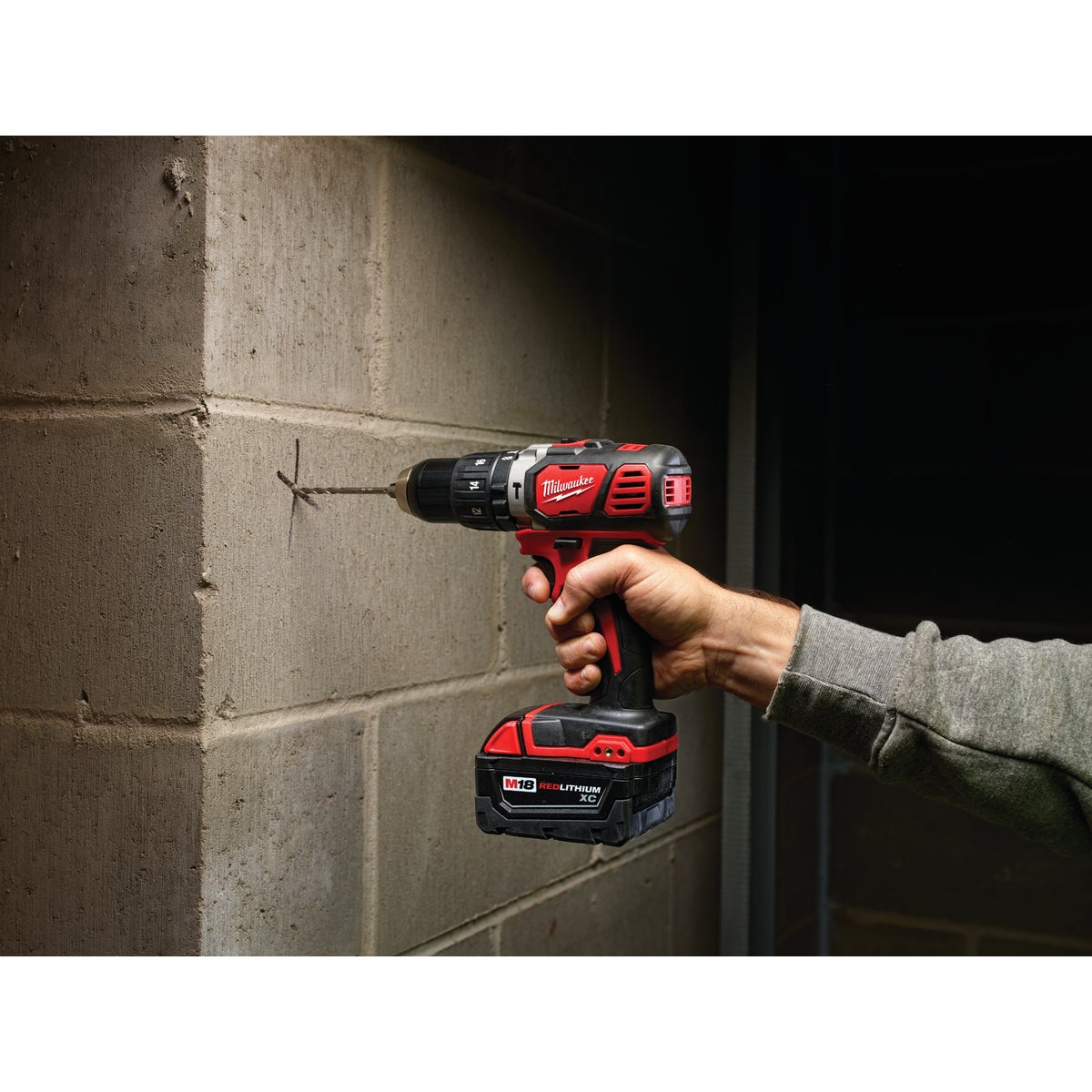 Milwaukee M18 XC 18-Volt Lithium-Ion 1/2 In. Cordless Hammer Drill Kit