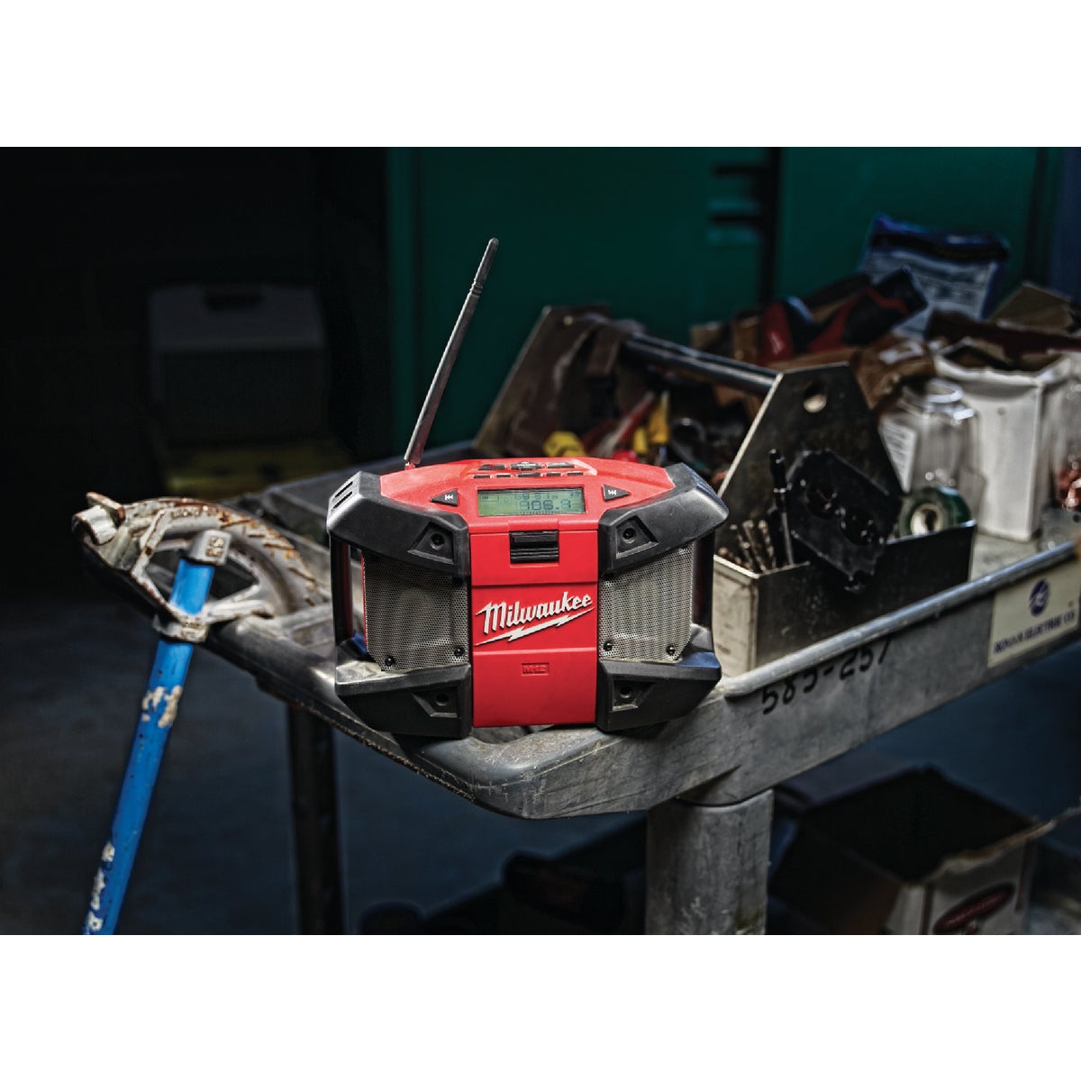 Milwaukee M12 12 Volt Lithium-Ion Cordless Jobsite Radio (Bare Tool)