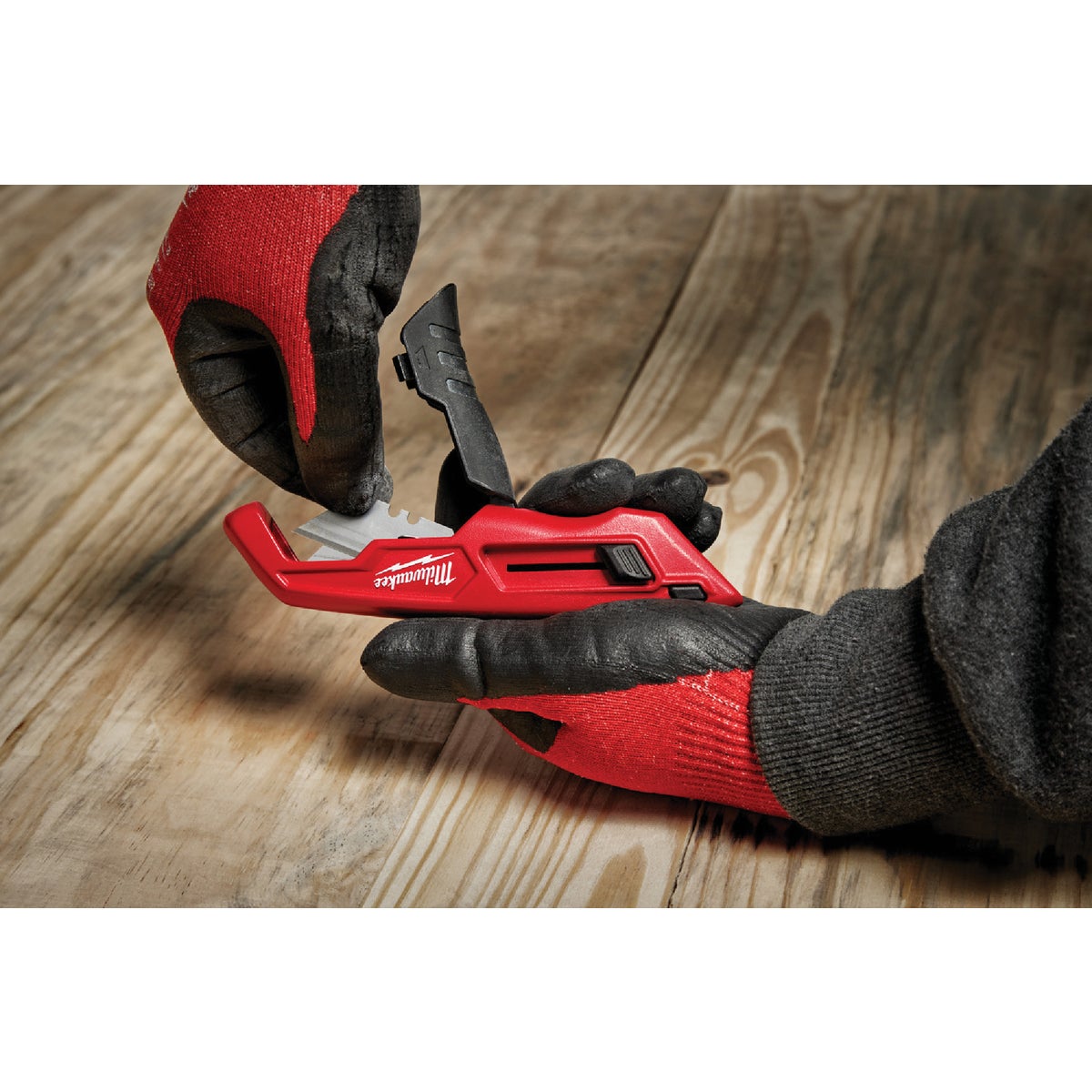 Milwaukee Sliding Retractable Straight Utility Knife