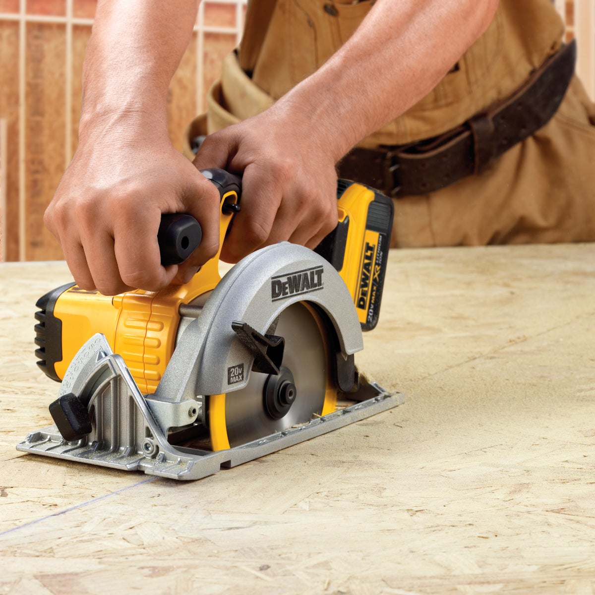 DeWalt 20 Volt MAX Lithium-Ion 6-1/2 In. Cordless Circular Saw Kit