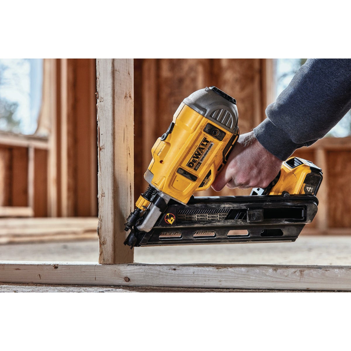 DeWalt 20V MAX Cordless 30 Paper Collated Framing Nailer (Bare Tool)