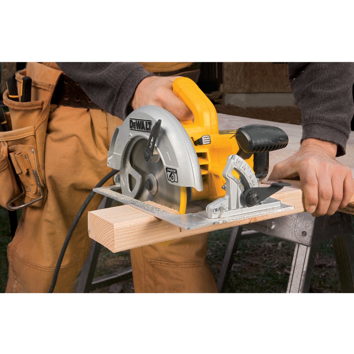 DeWalt 7-1/4 In. 15-Amp Lightweight Circular Saw