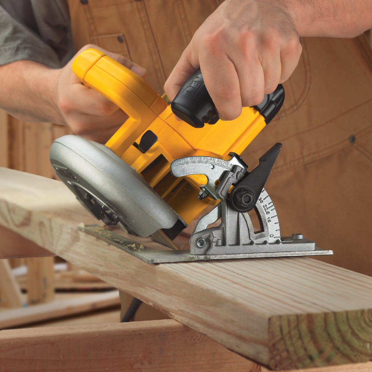 DeWalt 7-1/4 In. 15-Amp Lightweight Circular Saw