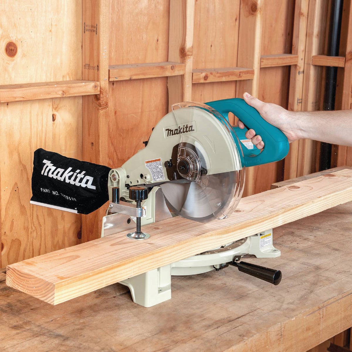 Makita 10 In. 15-Amp Compound Miter Saw