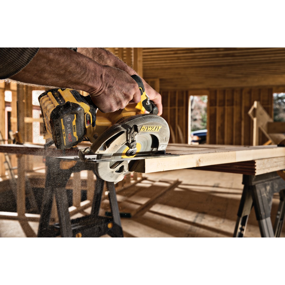 DeWalt Flexvolt 60 Volt MAX Lithium-Ion Brushless 7-1/4 In. Cordless Circular Saw w/Brake Kit