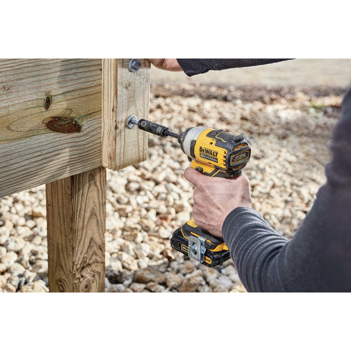 DeWalt Atomic 20V MAX Lithium-Ion 1/4 In. Hex Brushless Cordless Impact Driver Kit