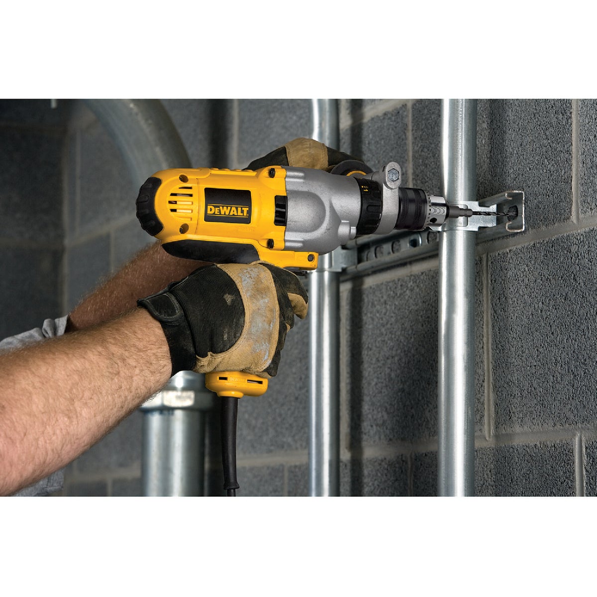 DeWalt 1/2 In. Keyed 10.0-Amp VSR Mid-Handle Grip Electric Hammer Drill