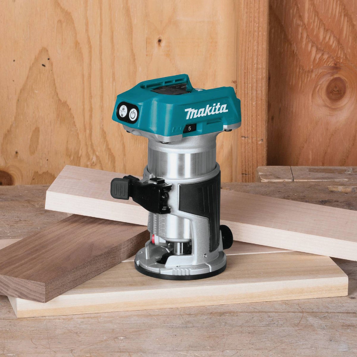 Makita 18 Volt LXT Lithium-Ion Brushless Compact Cordless Router (Bare Tool)