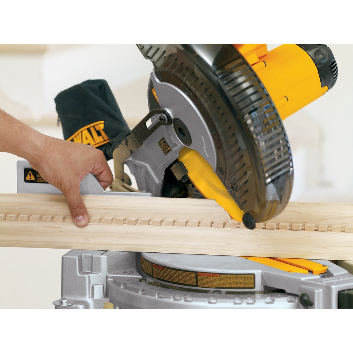 DeWalt 10 In. 15A Compound Miter Saw