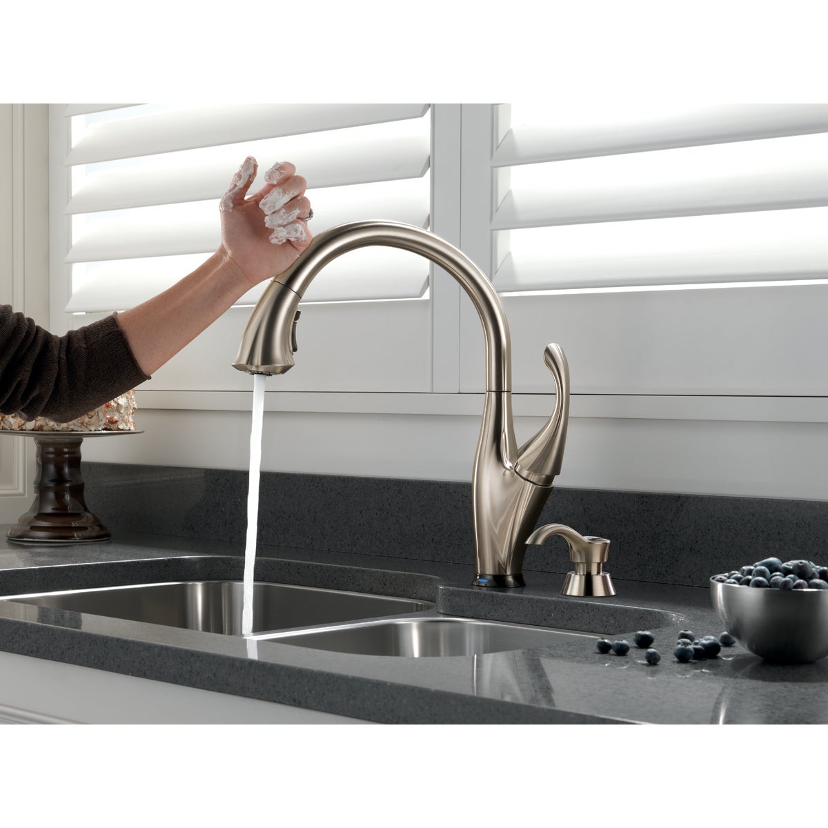 Delta Single Handle Lever Kitchen Faucet, Stainless