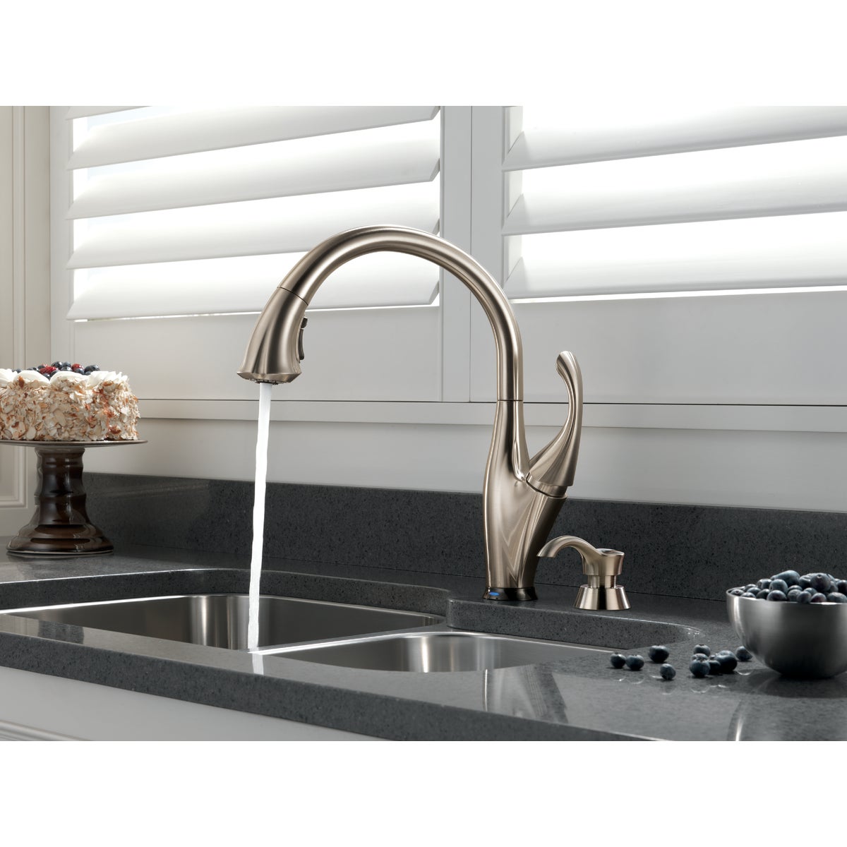 Delta Single Handle Lever Kitchen Faucet, Stainless