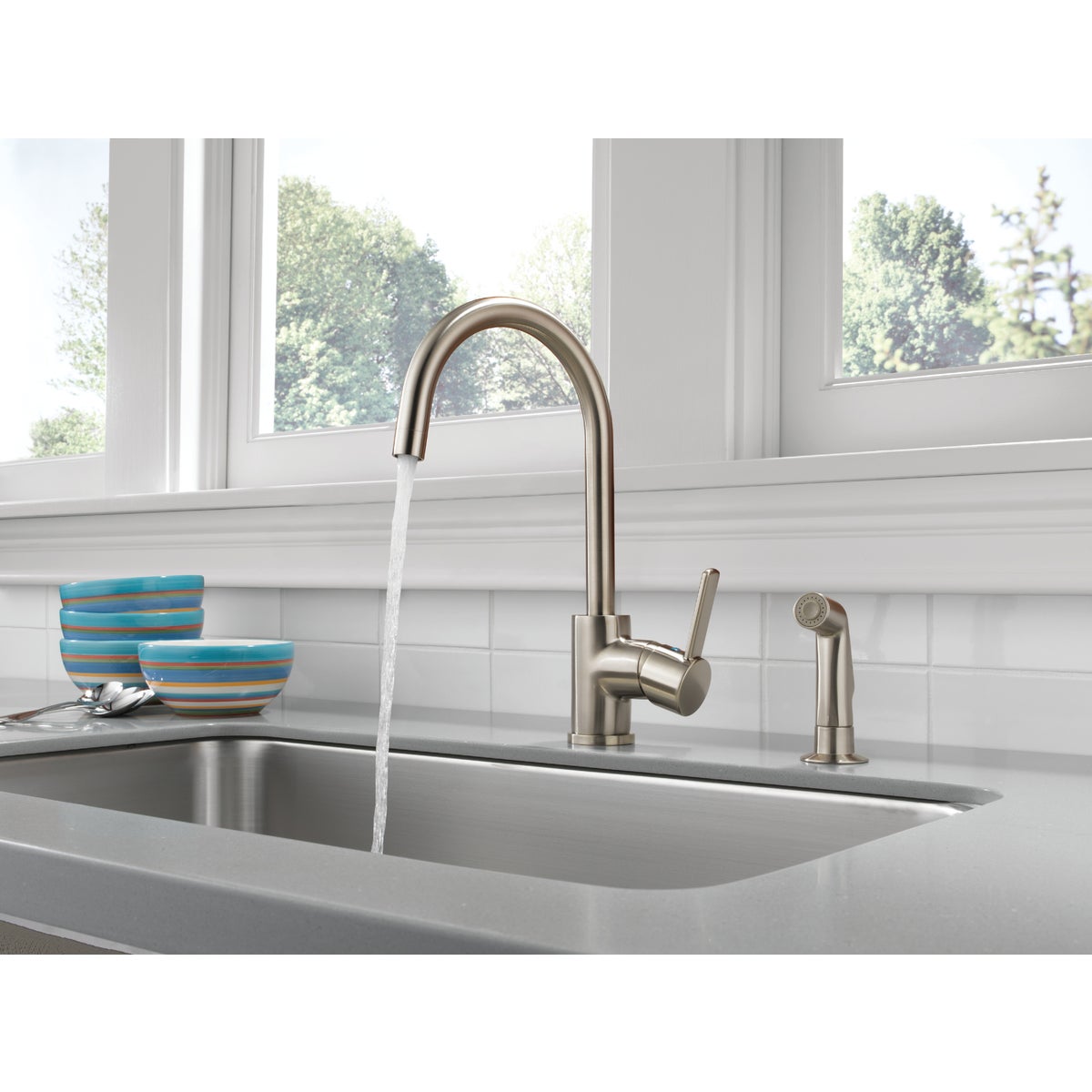 Peerless Apex Single Handle Lever Kitchen Faucet with Side Spray, Stainless