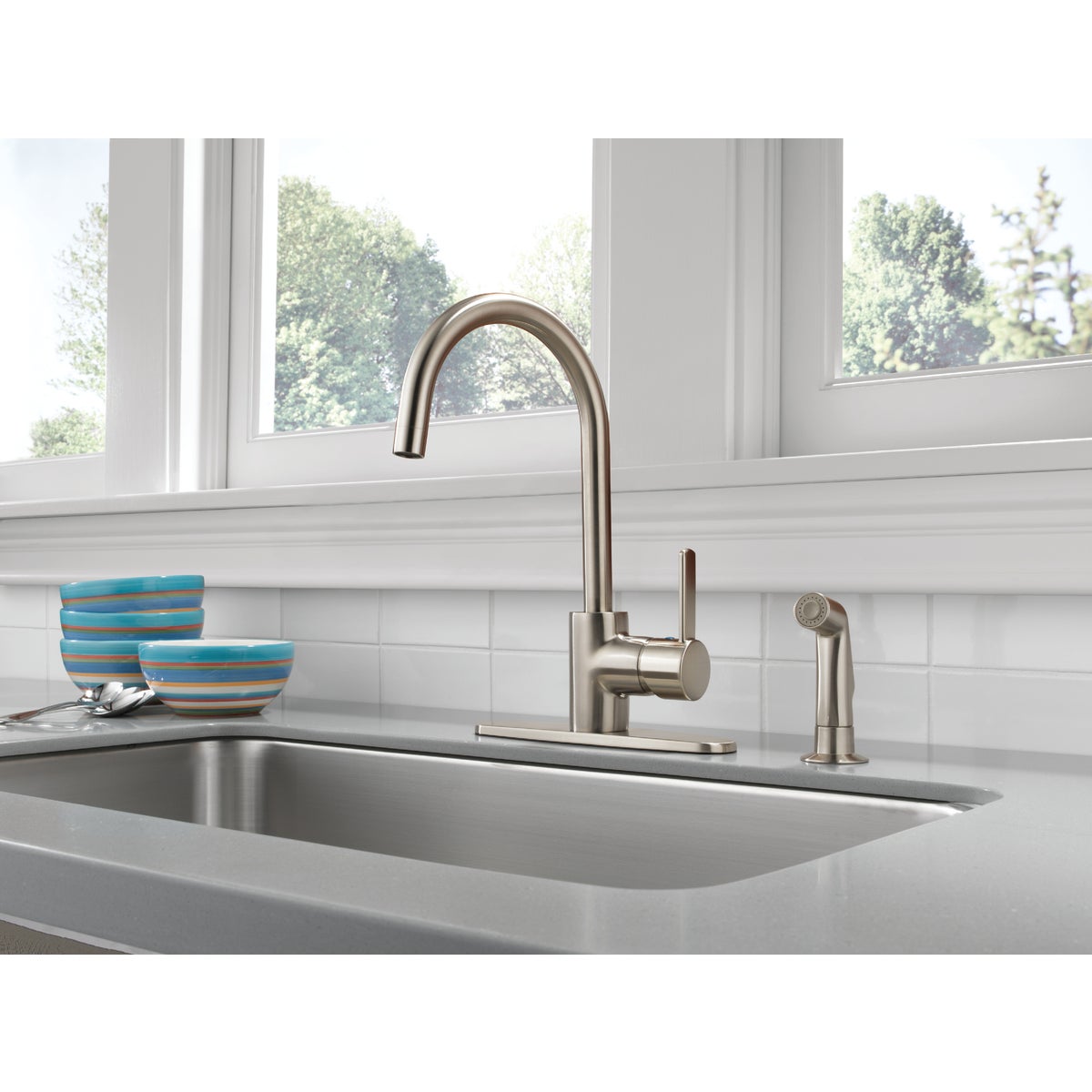 Peerless Apex Single Handle Lever Kitchen Faucet with Side Spray, Stainless