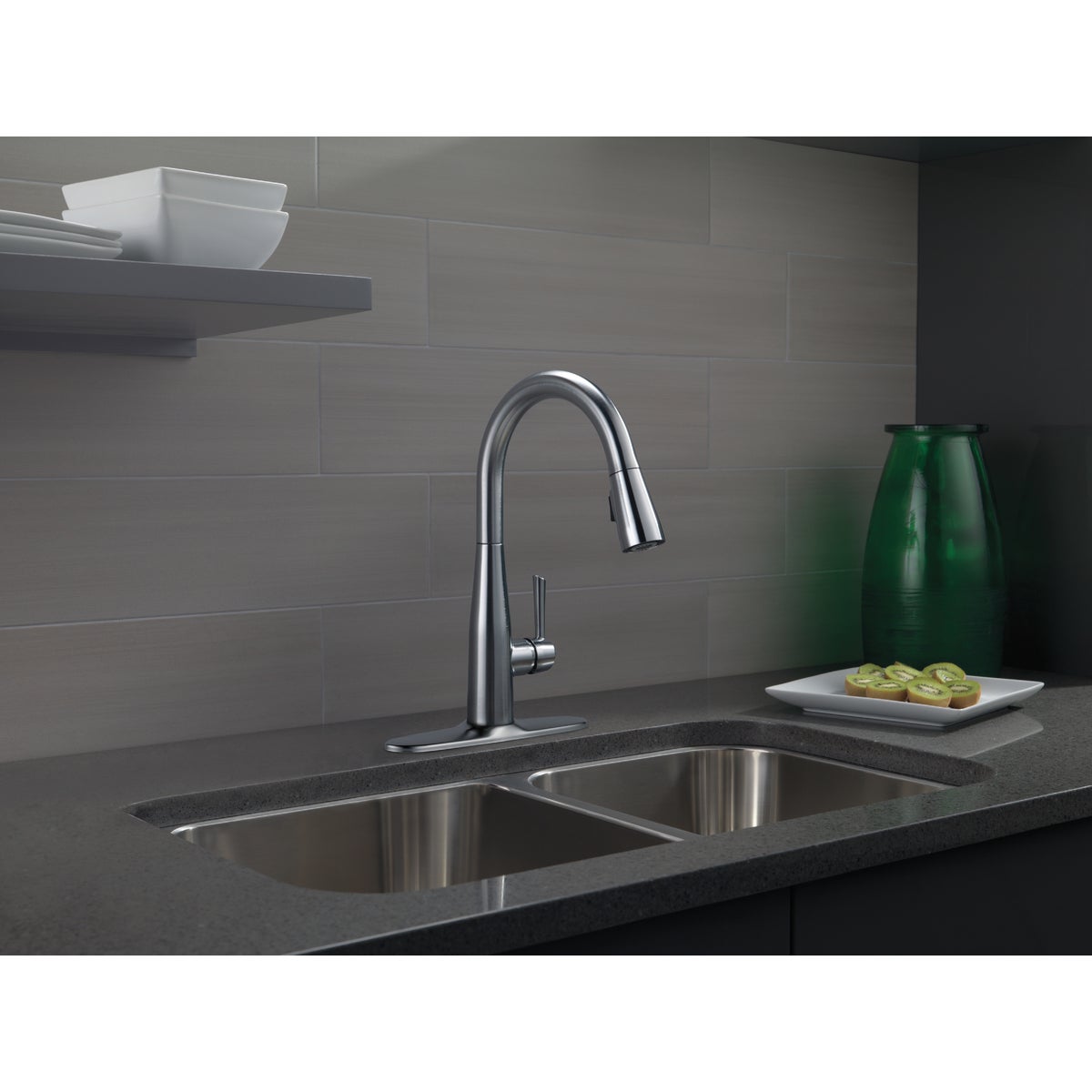 Delta Essa Single Handle Lever Kitchen Faucet with Pull-Down Spray, Stainless