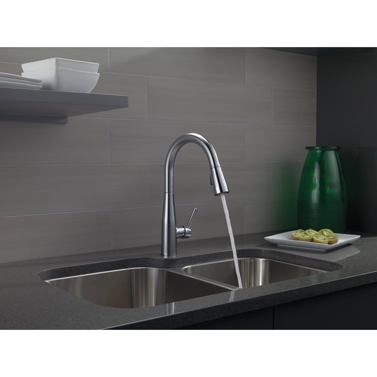 Delta Essa Single Handle Lever Kitchen Faucet with Pull-Down Spray, Stainless