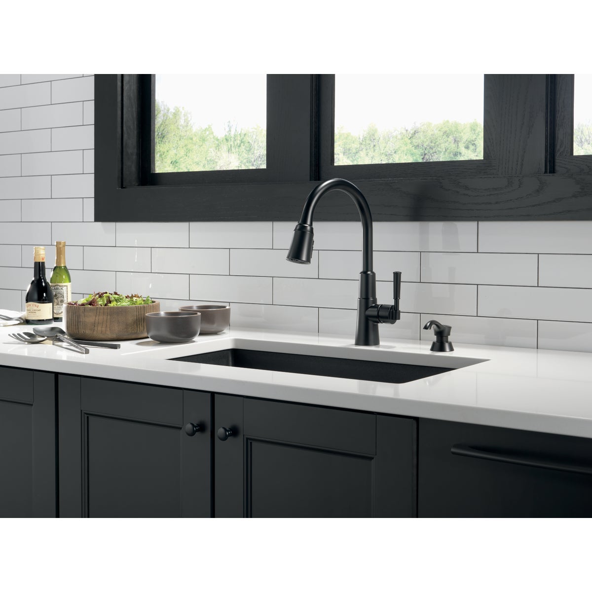 Delta Valo Single Handle Pull-Down Kitchen Faucet with Soap Dispenser, Matte Black