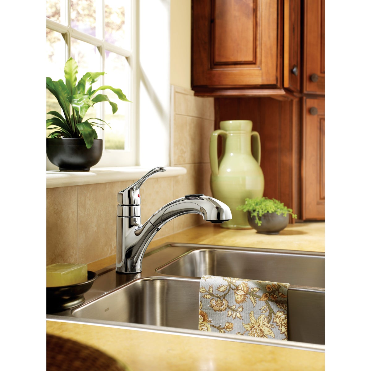 Moen Renzo Single Handle Lever Pull-Out Kitchen Faucet, Chrome