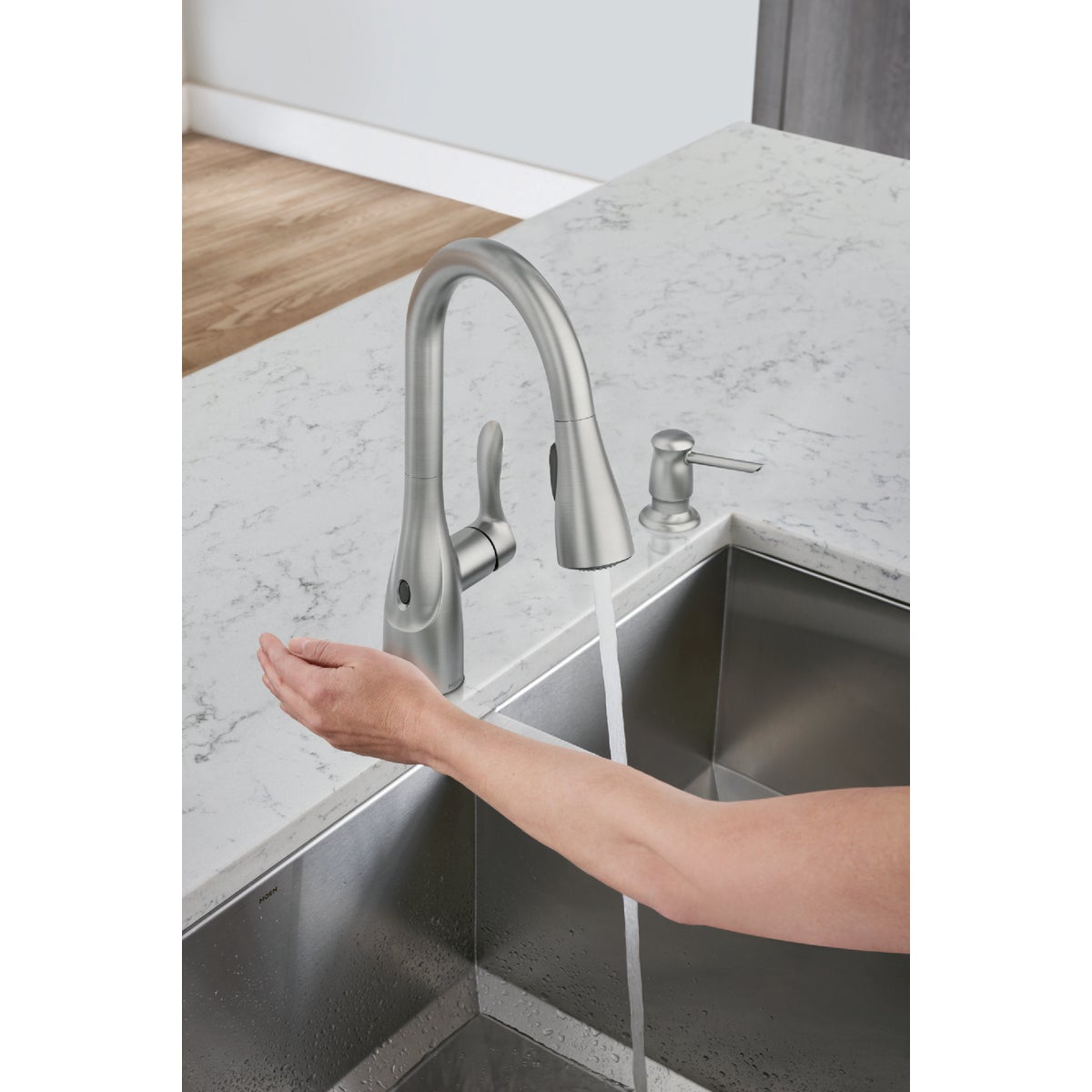 Moen Arlo Single Handle Lever Pulldown Kitchen Faucet with Touchless Activation Sensor, Stainless